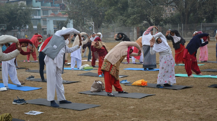 नियमित योग गर्ने बानी बसालौं